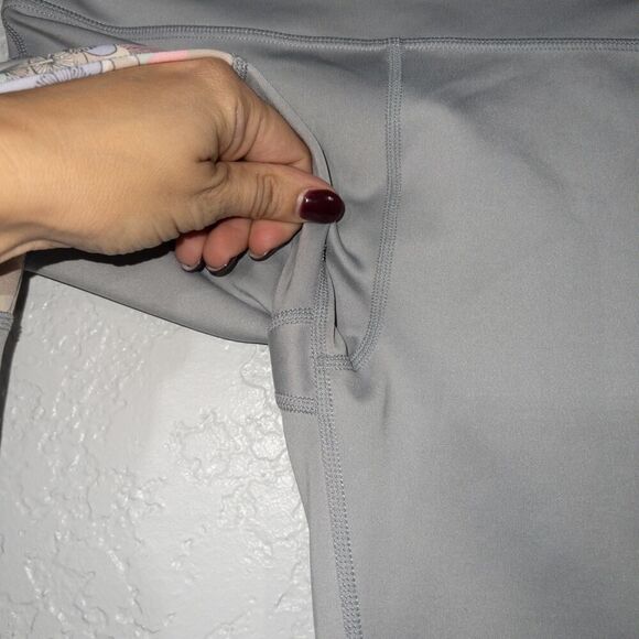 New Nike Gray Floral Dri Fit Tight Fit Cropped Leggings Size Large - Picture 5 of 10